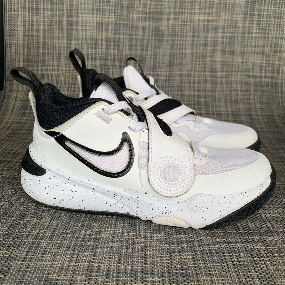 Nike Team Hustle D11 'Black and White Speckled' GS Sneakers Athletic Shoes 13.5